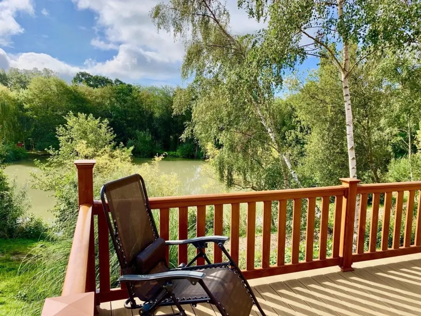 Bluebell is a Stunning Lake Side Lodge Sleeps 4 Close to Ryde