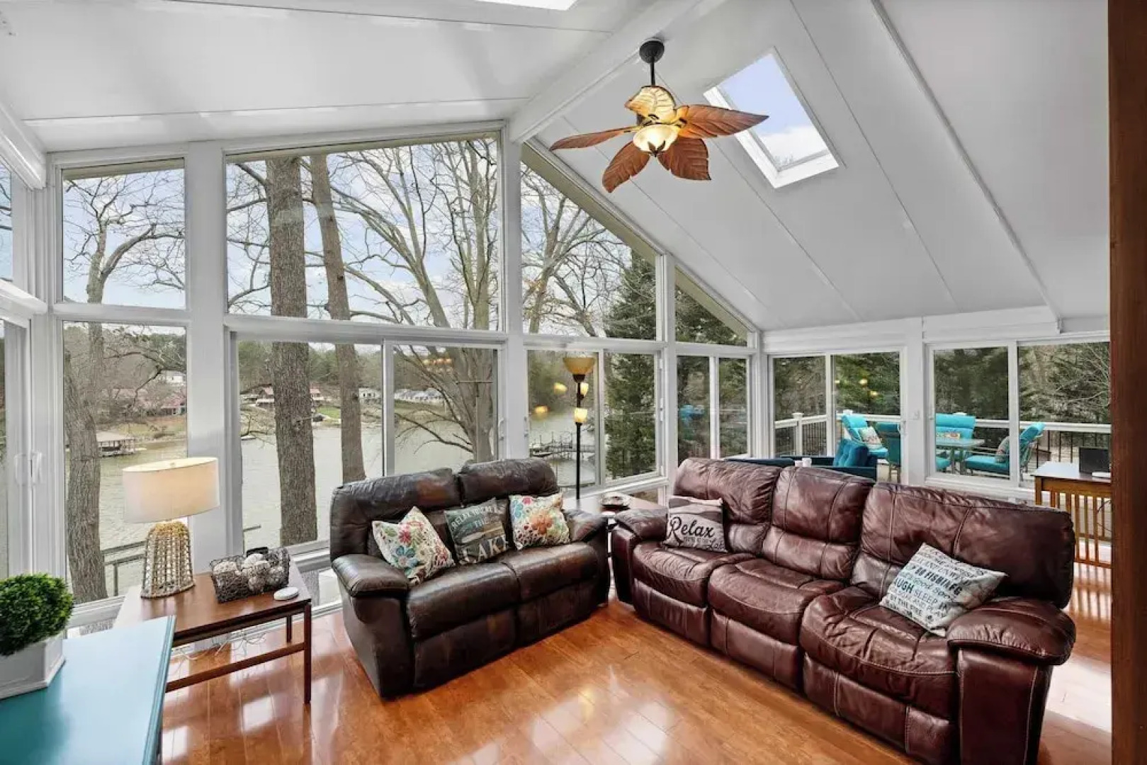 Tree Top Get Away by Avantstay Amazing Lake View