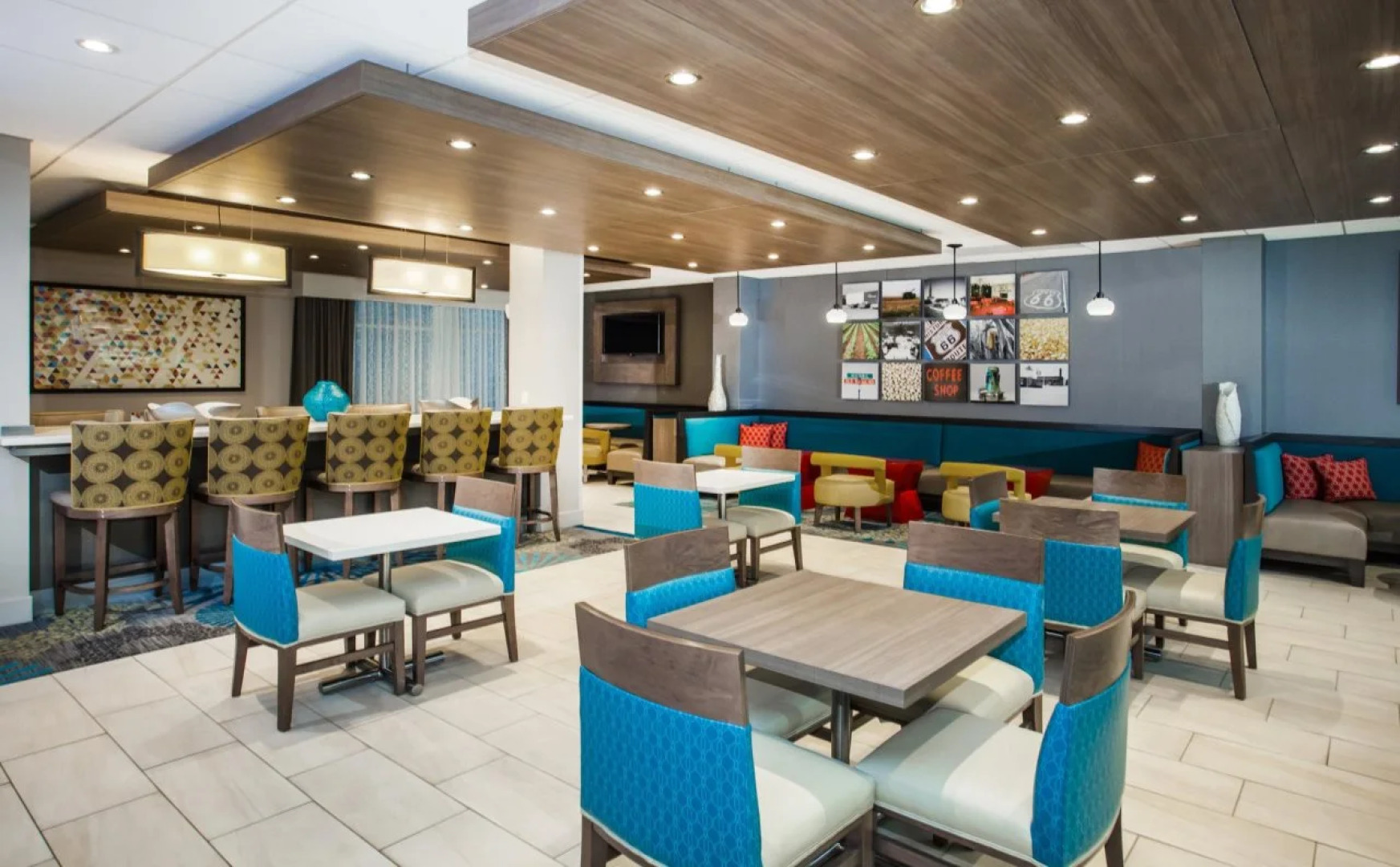Holiday Inn Express & Suites Litchfield West by IHG