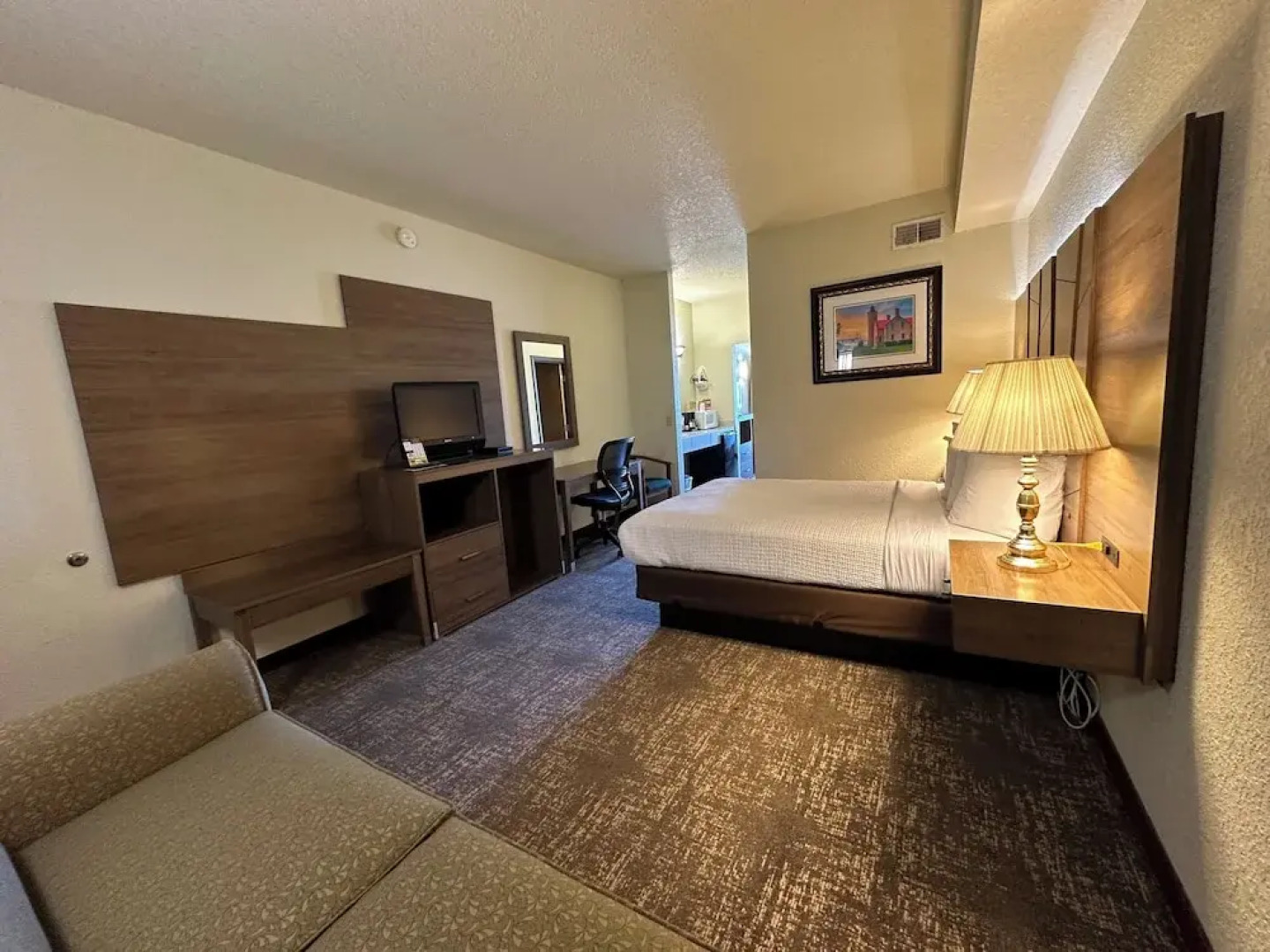 Mackinaw Beach & Bay Inn & Suites