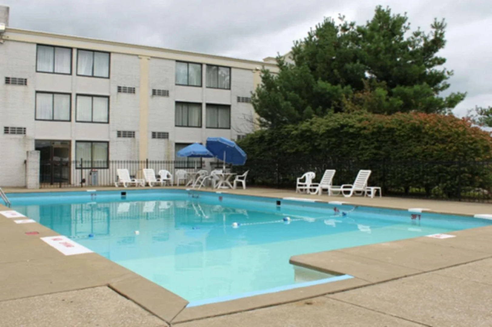 The Royal Inn & Suites