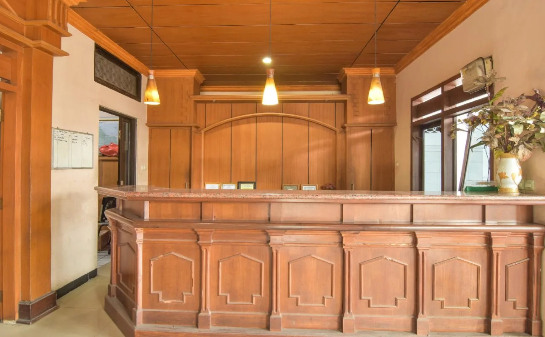 Hotel & Restaurant Basra