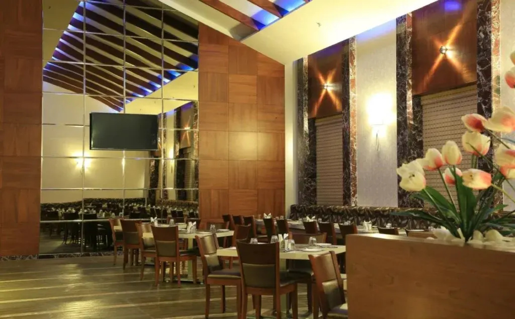 Dhanalakshmi Srinivasan Hotel