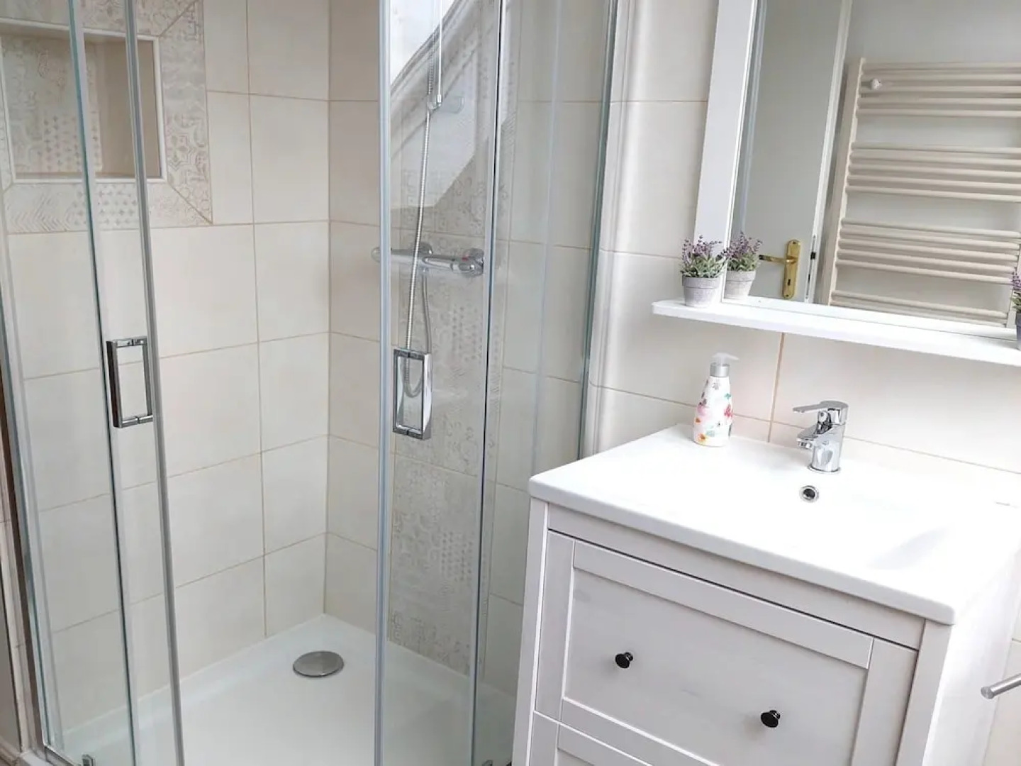 Attic Holiday Home With Garden and Grill