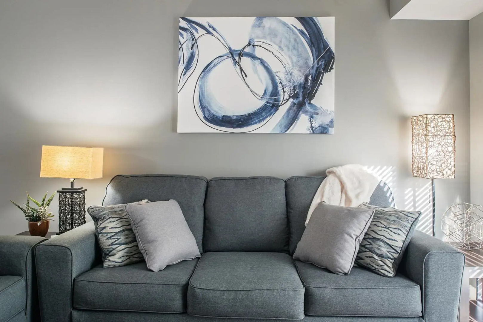 Modern Cozy 2 Bed 2 Bath with Lake and Mountain Views Pool and Hot Tub