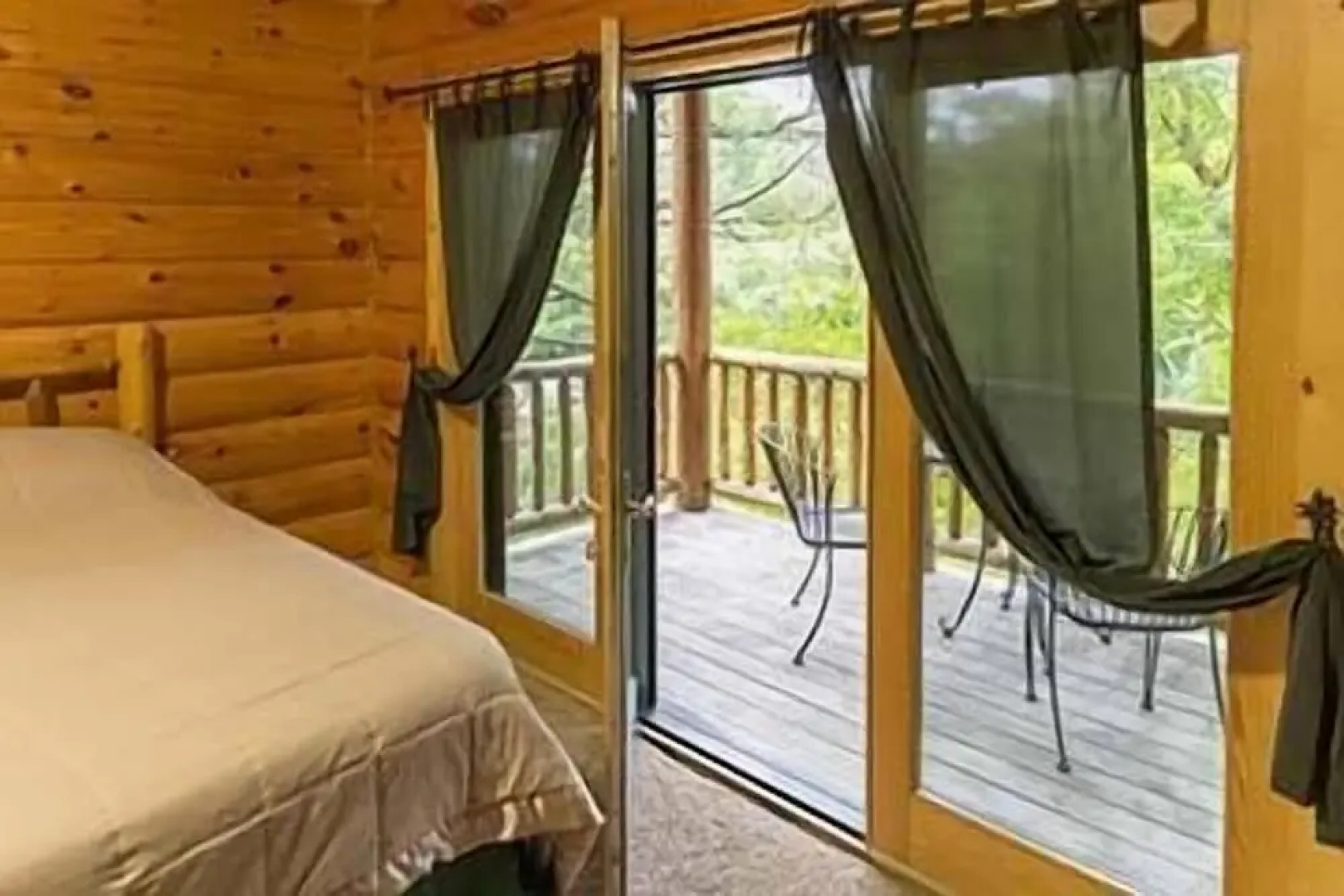 Log Gables - Lake Front