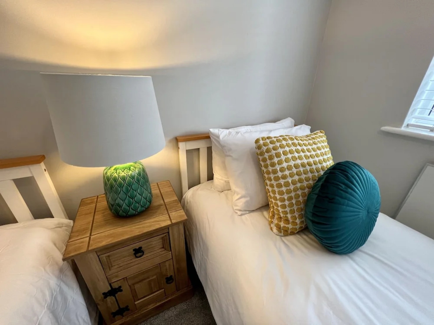 BookedUK - Lovely 2BR Flat in Hoddesdon