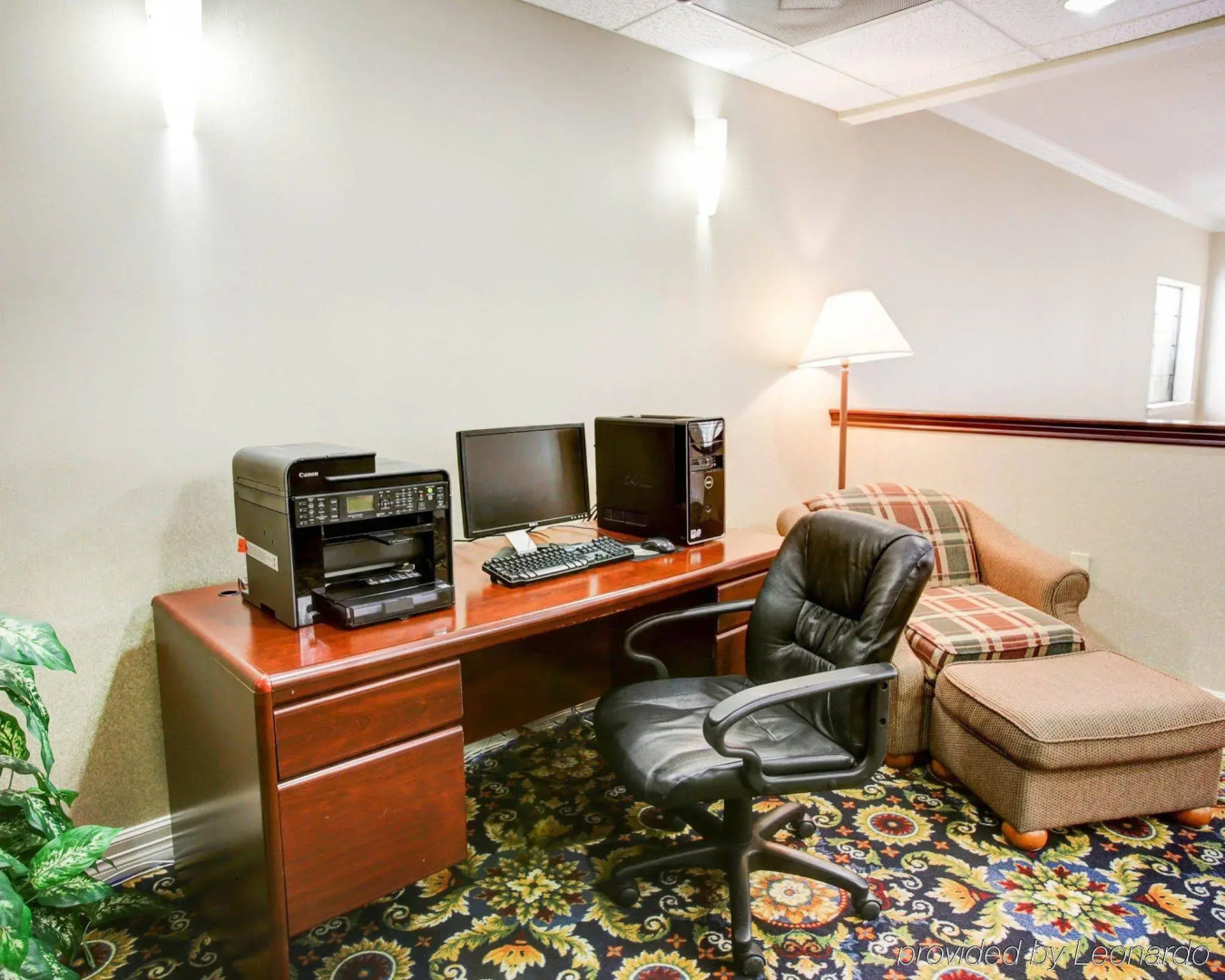 Quality Inn & Suites, Near University