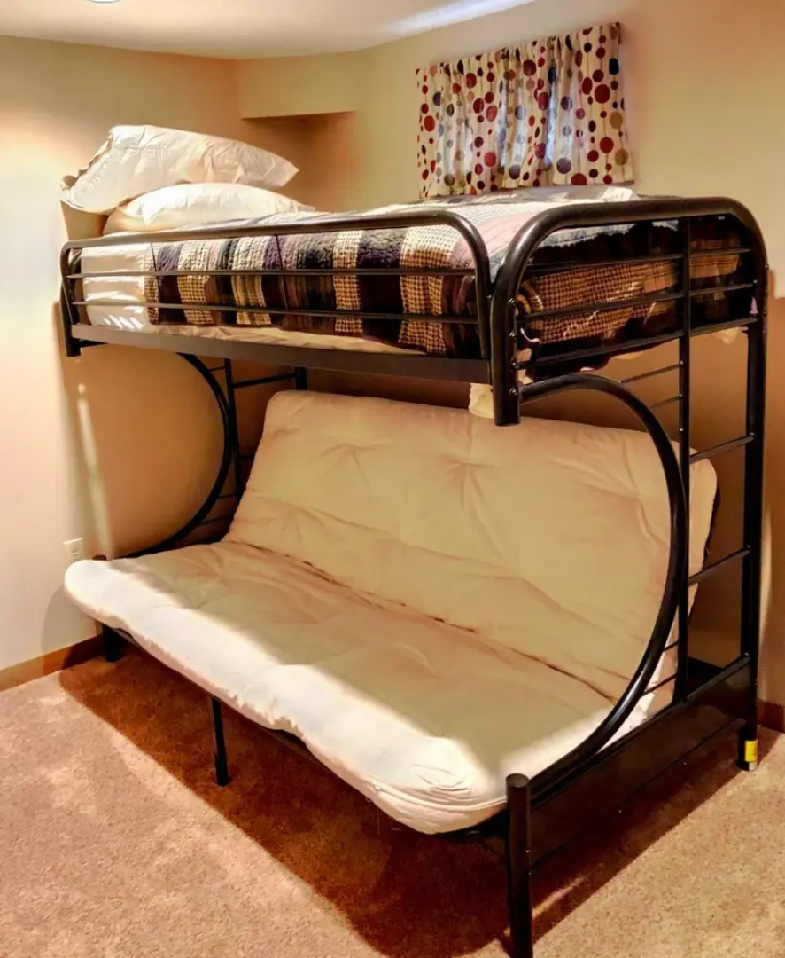 Majestic Vista Mountainside Cabin