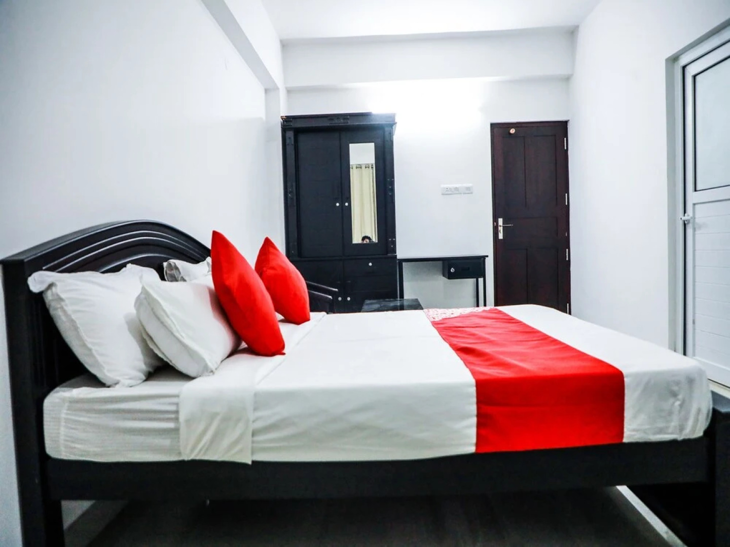 Oyo 27757 Mayflower Residency