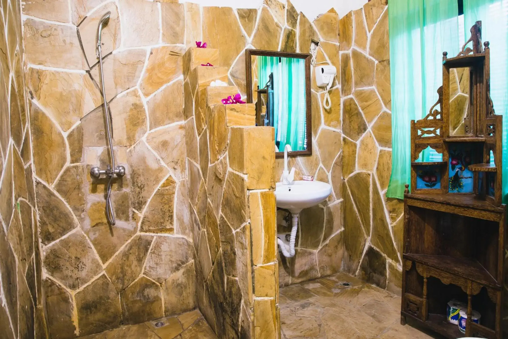 Moonshine Uroa Boutique Hotel