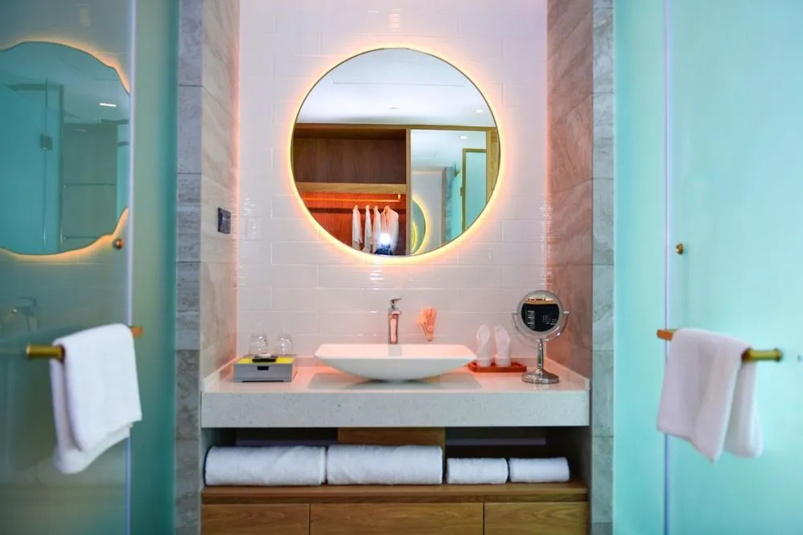 Emerald Bay Hotel Fuxian Lake