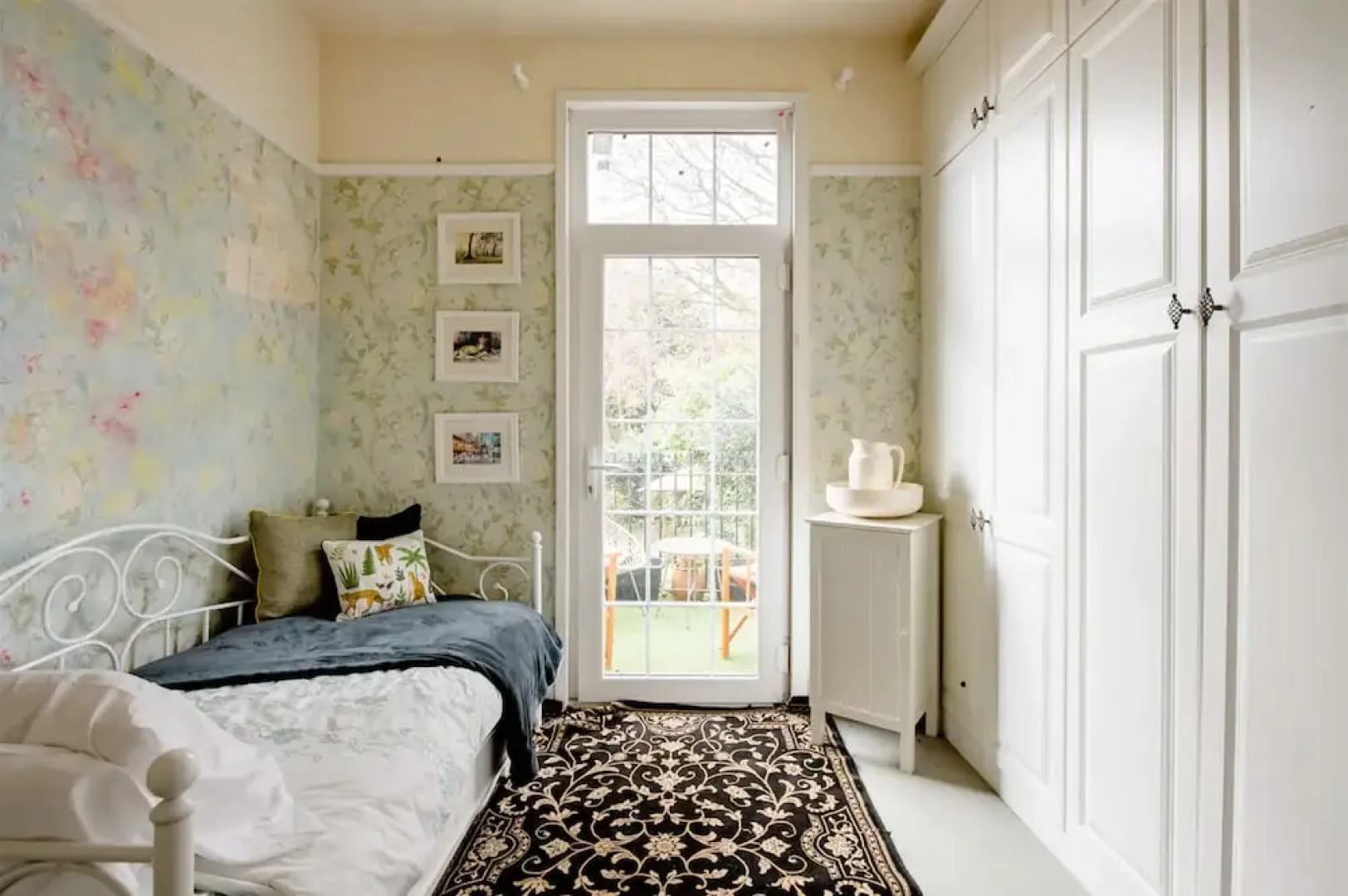 Billericay Georgian House, Sleeps 6 - Pet Friendly