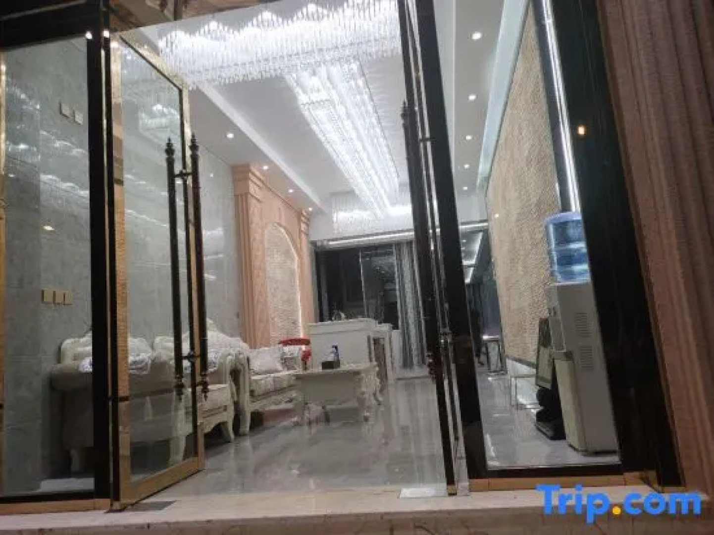 Yulong Business Hotel