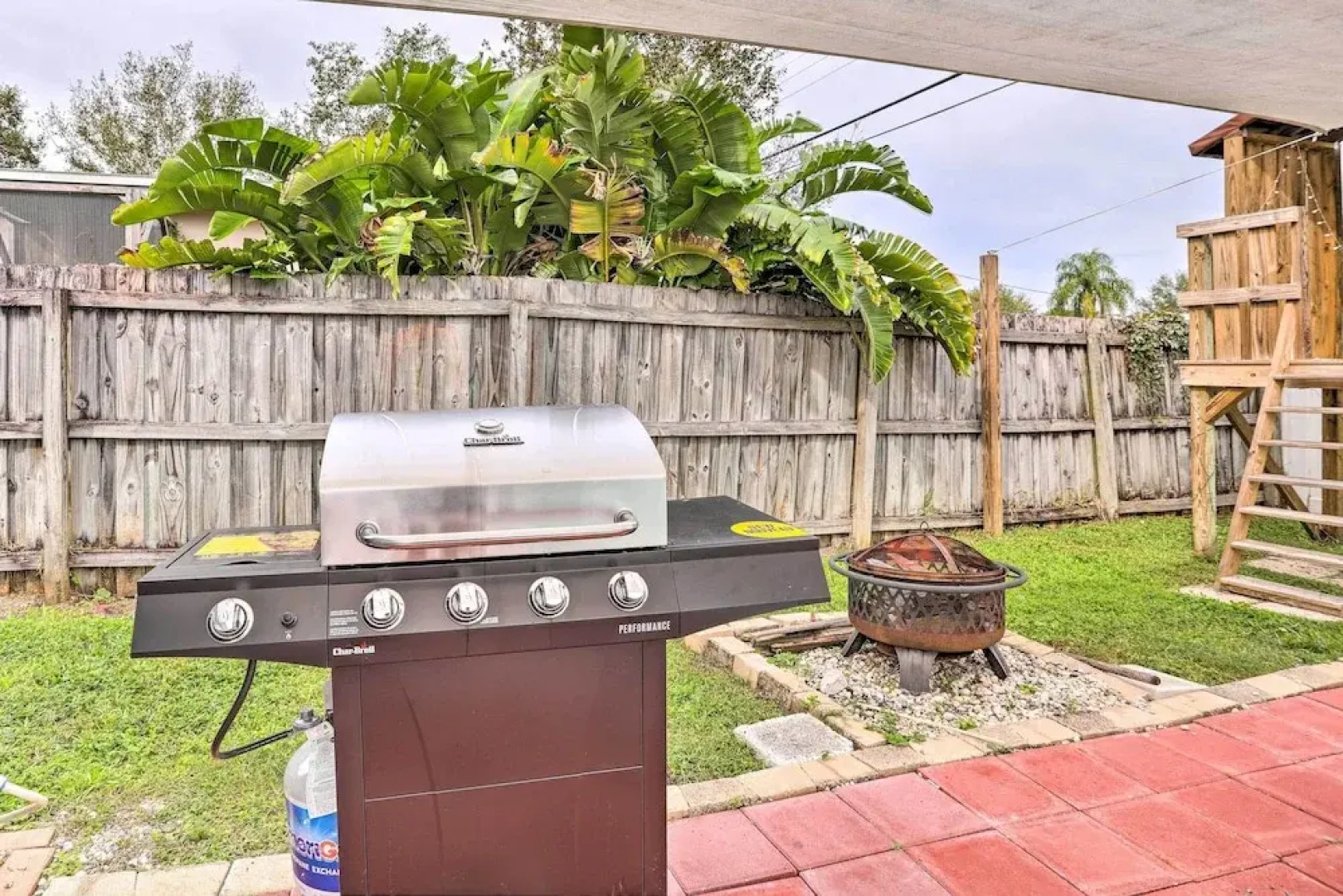 Sun-kissed Largo Escape: Private Pool & Patio