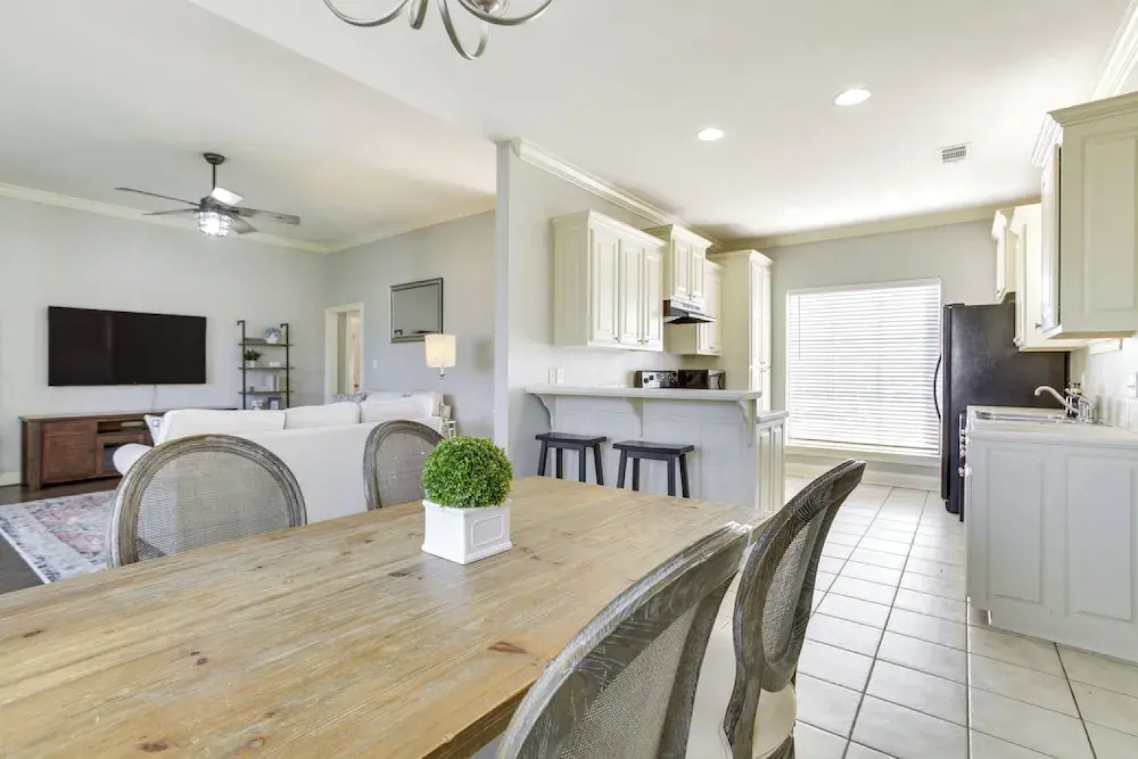 Canalfront Baton Rouge Home w/ Patio: 6 Mi to Lsu!