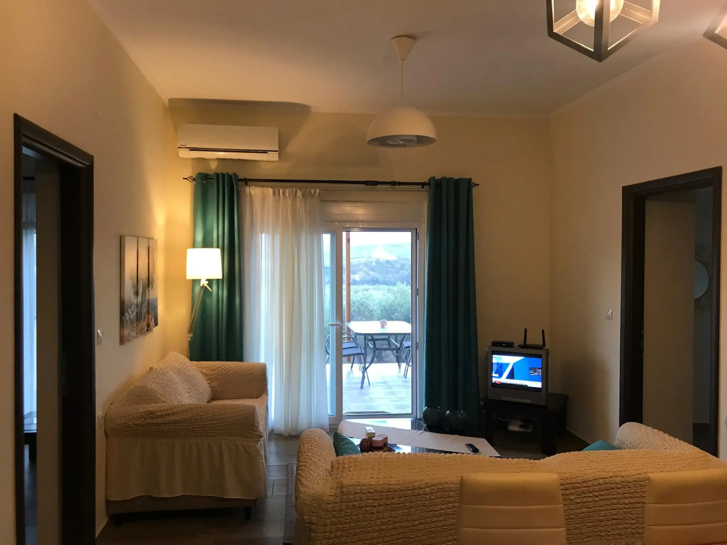 Maria's Sweet Home. Traditional Renovated house