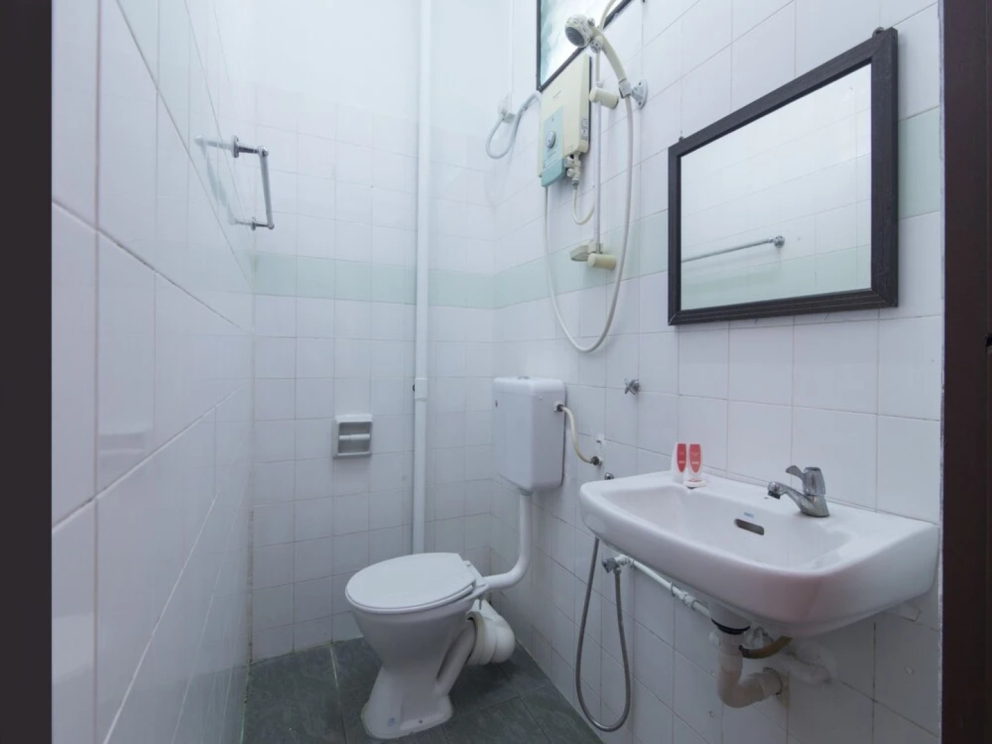 OYO 1093 Ali's Motel