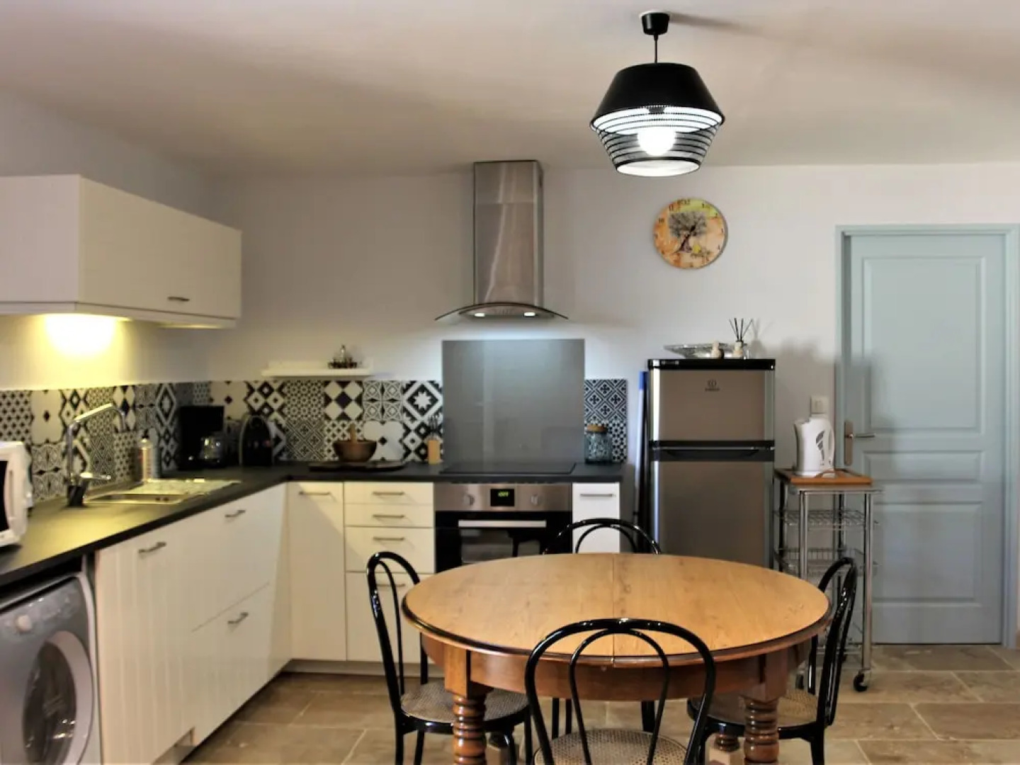 Modern Gîte With Pool on Large Property of Owner, 1 km From Provençal Village