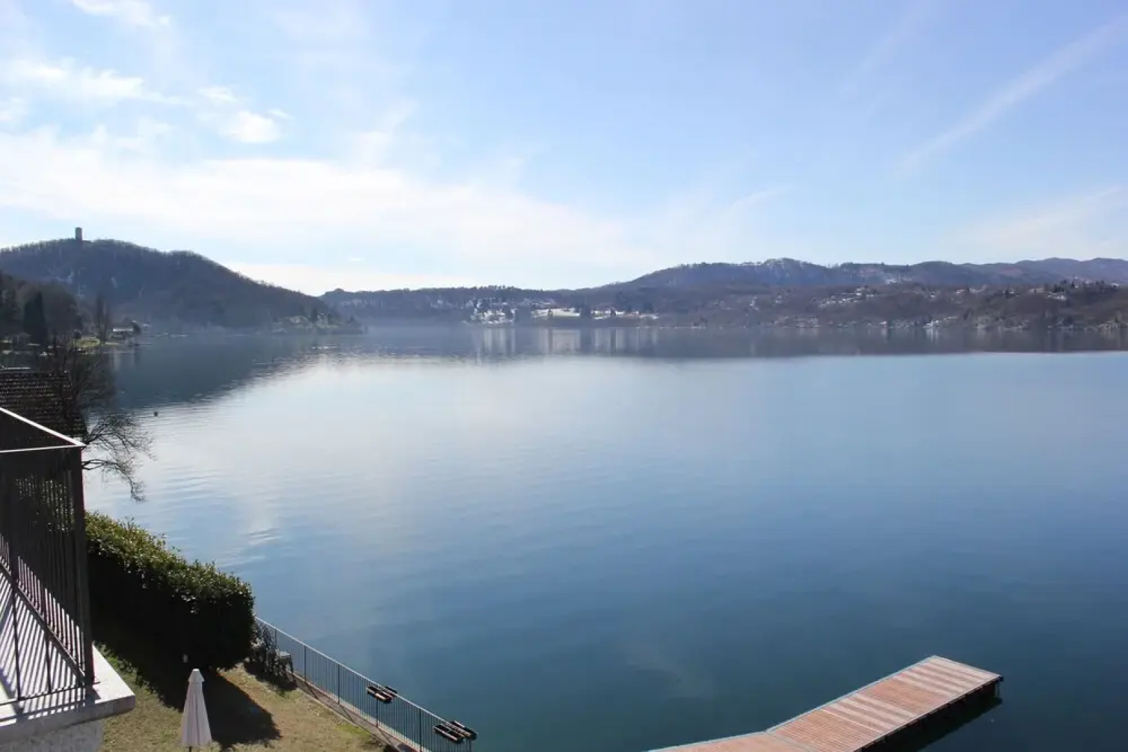 Lakefront Apartment With Spectacular Views