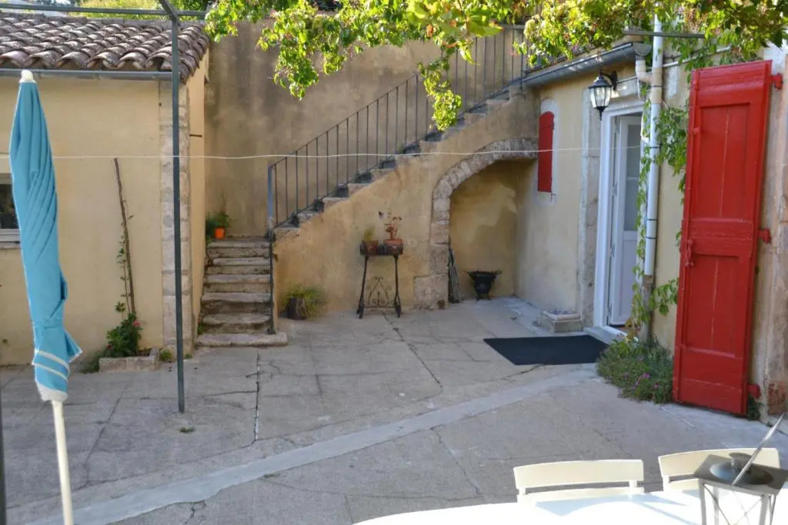 St Jean du Gard : Spacious Apartment with Use of Pool