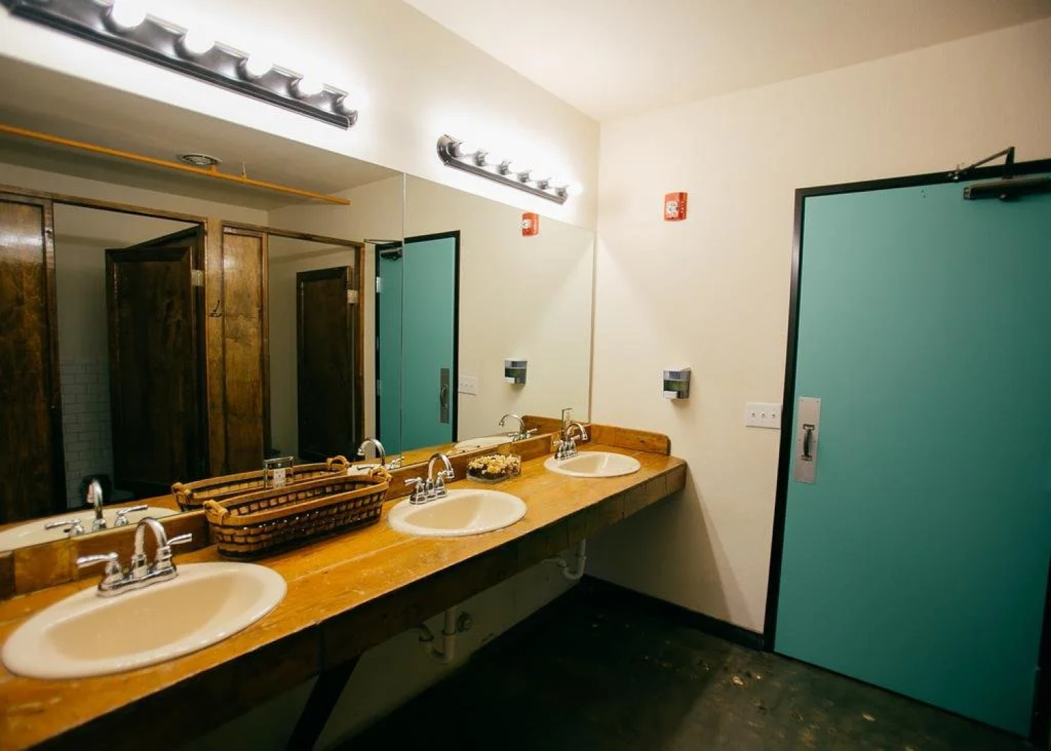 Firehouse Hostel & Lounge