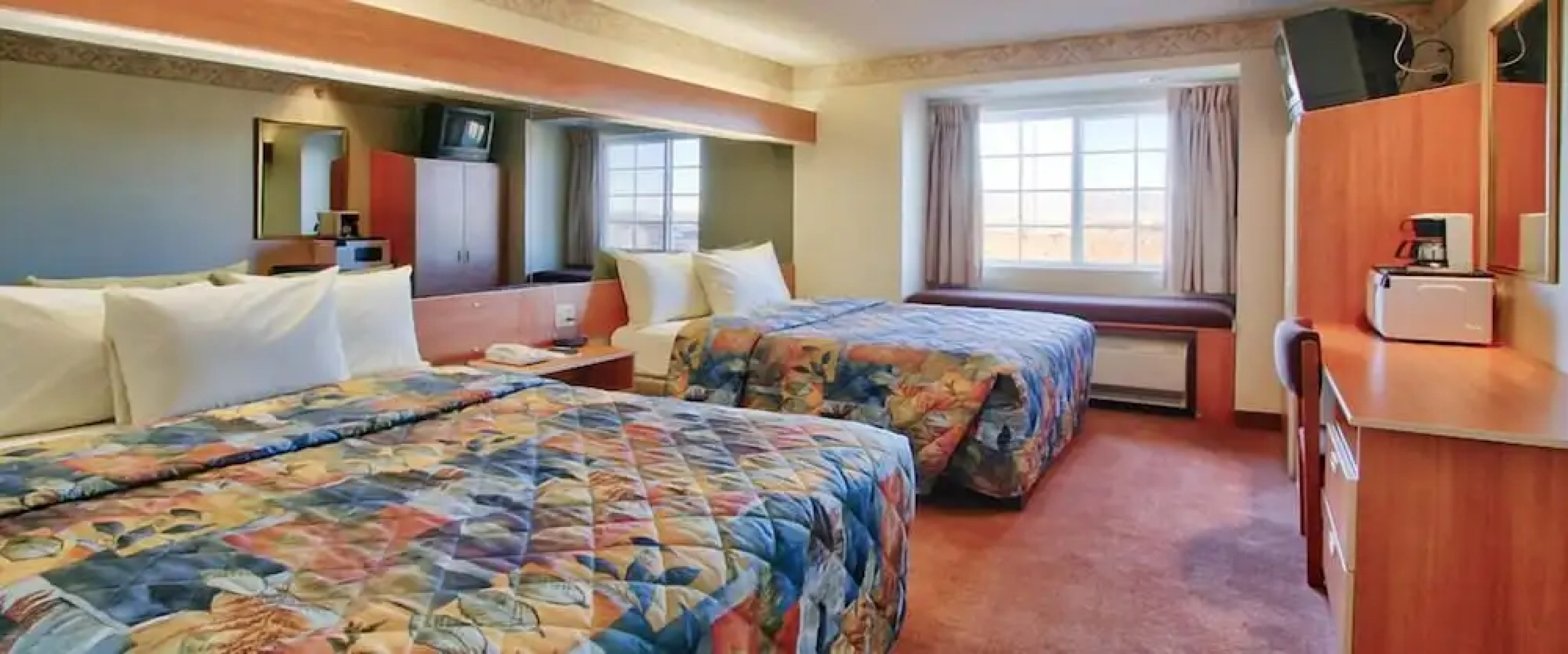 Western Skies Inn And Suites