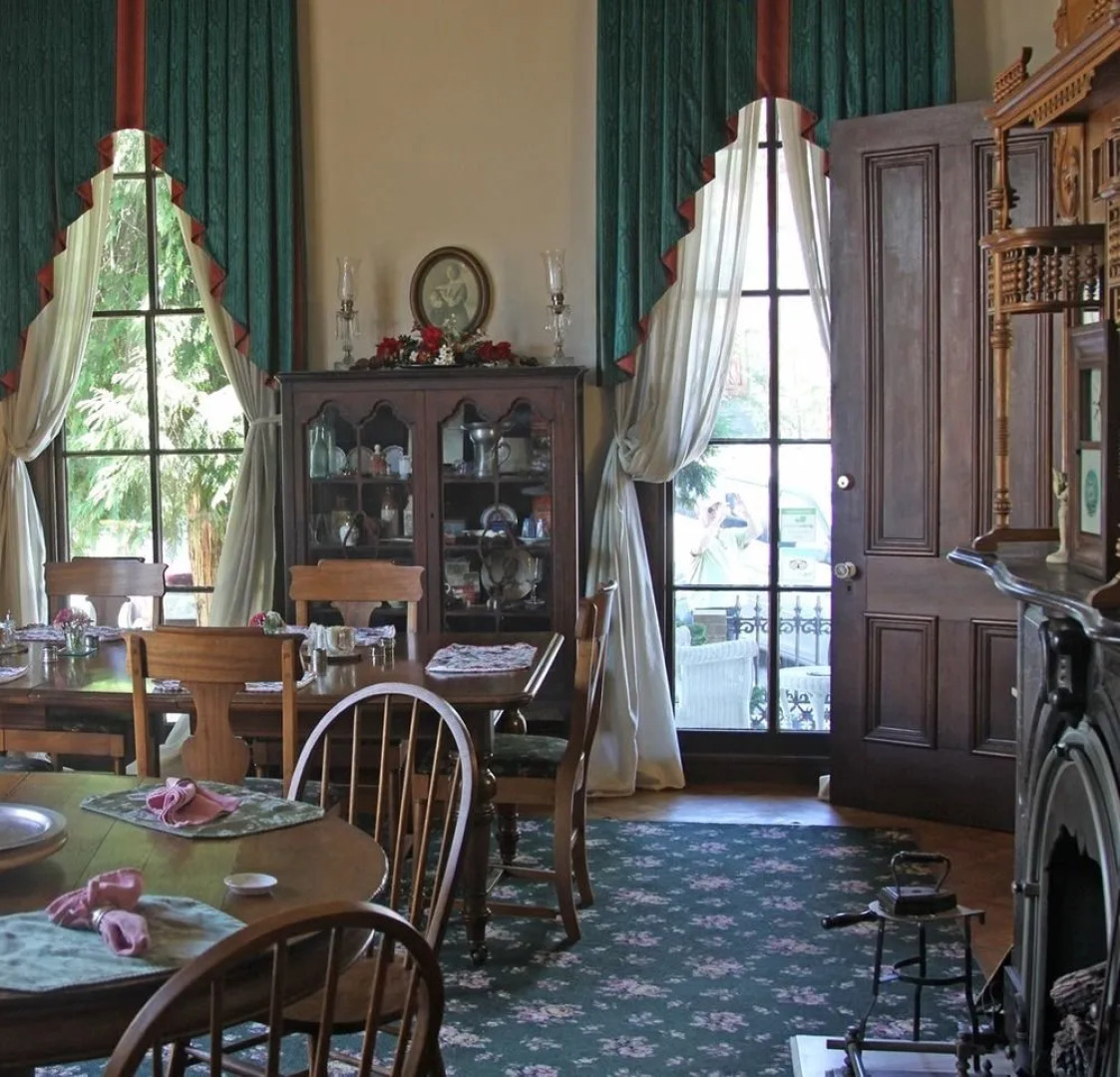 Inn At The Canal Bed & Breakfast