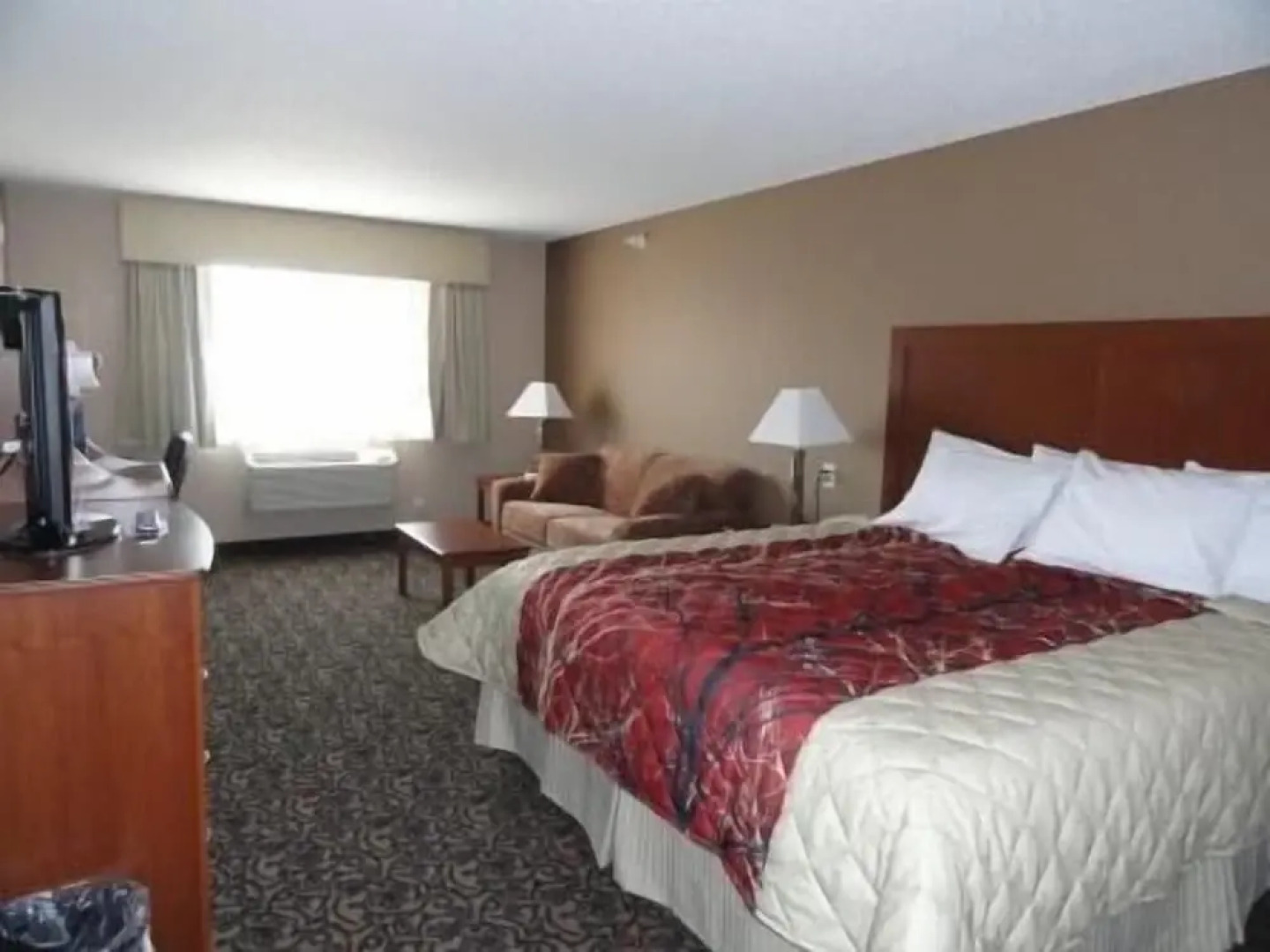 Canby Inn And Suites