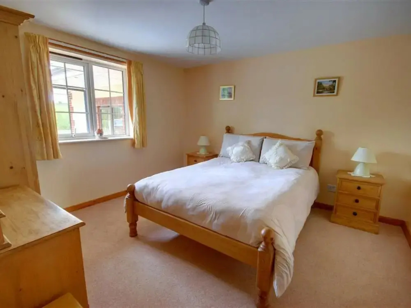 Pleasant holiday home in South Molton with Garden