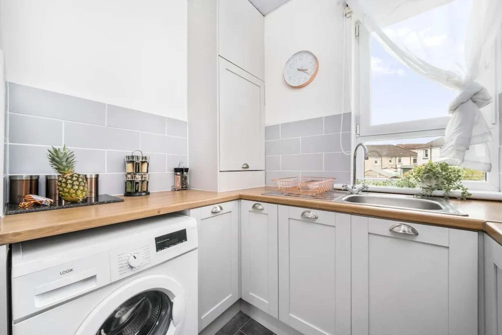 Two Bedroom Apartment by Klass Living Serviced Accommodation Motherwell - Anderson Apartment With WiFi &Parking