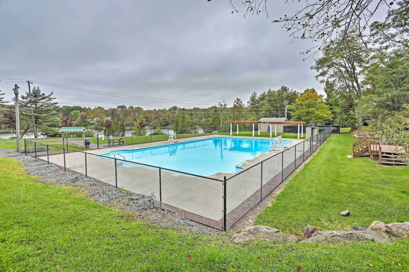 15 Mi to Camelback Ski Resort: Home w/ Deck!