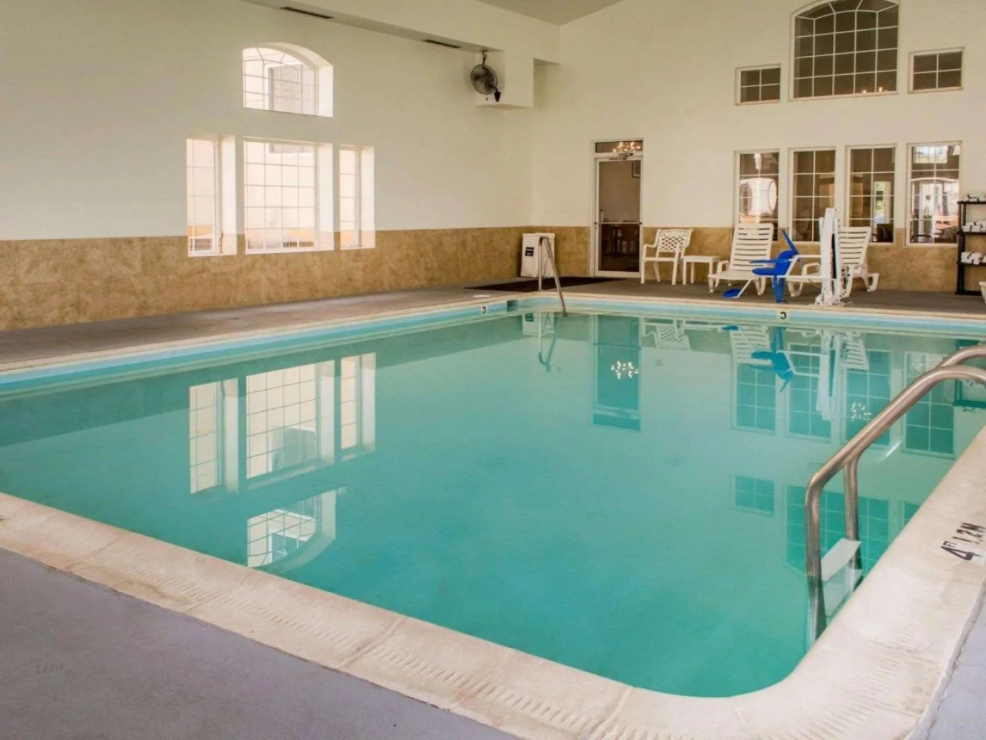 Quality Suites Waldorf