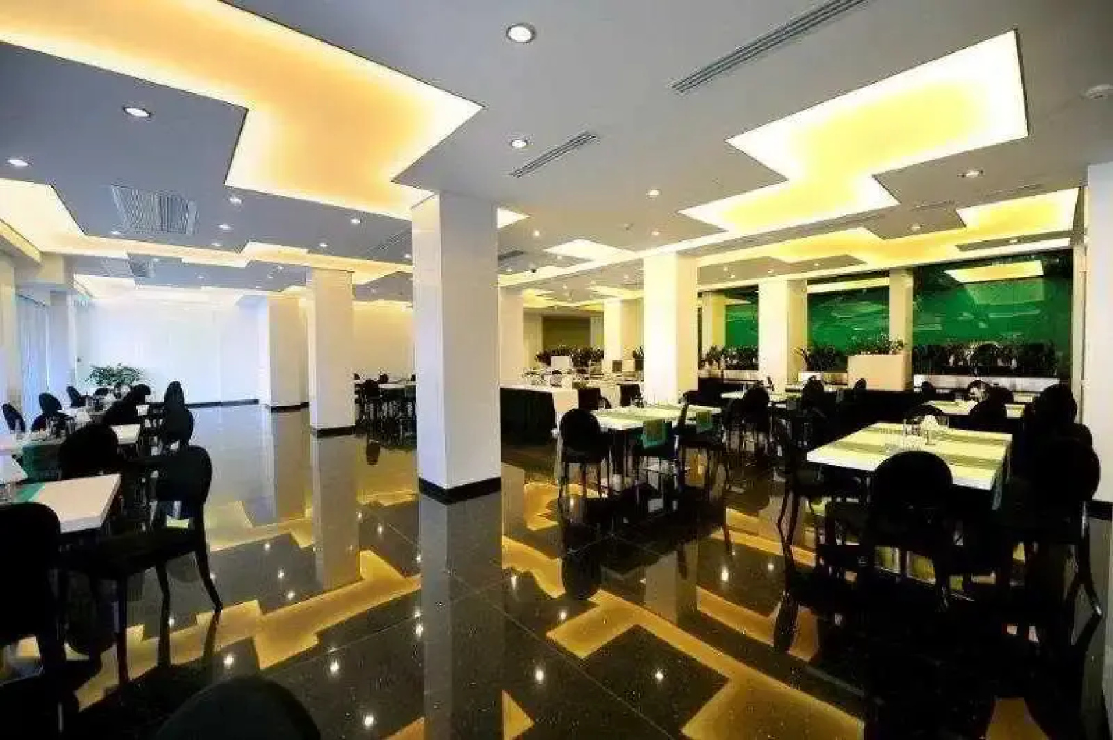 Plaza V Executive Hotel