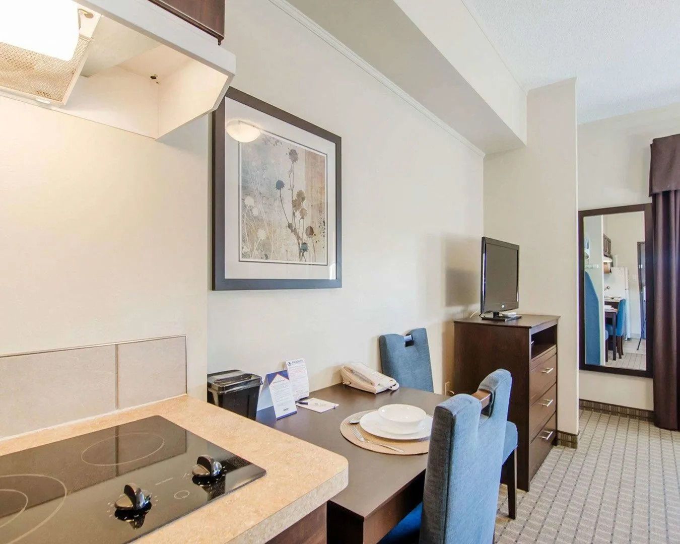 Kindersley All Suites Hotel