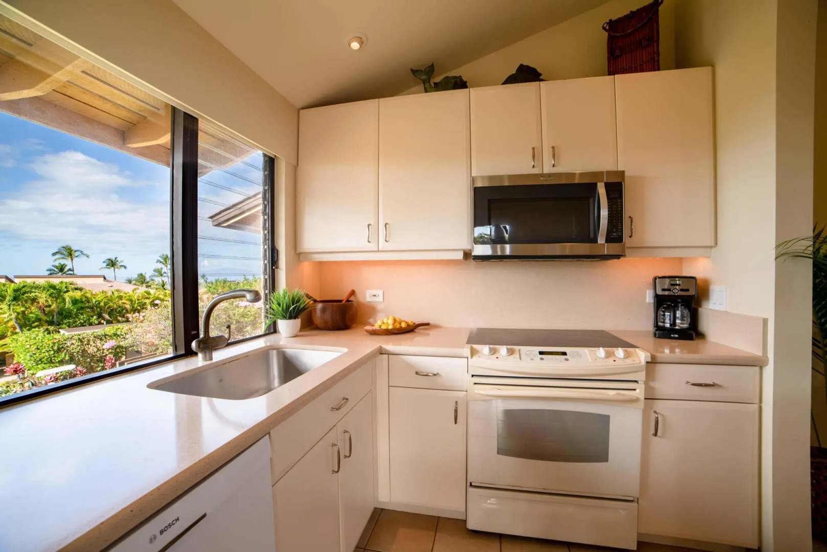 Wailea Ekahi 17D - One Bedroom Condo with Ocean View