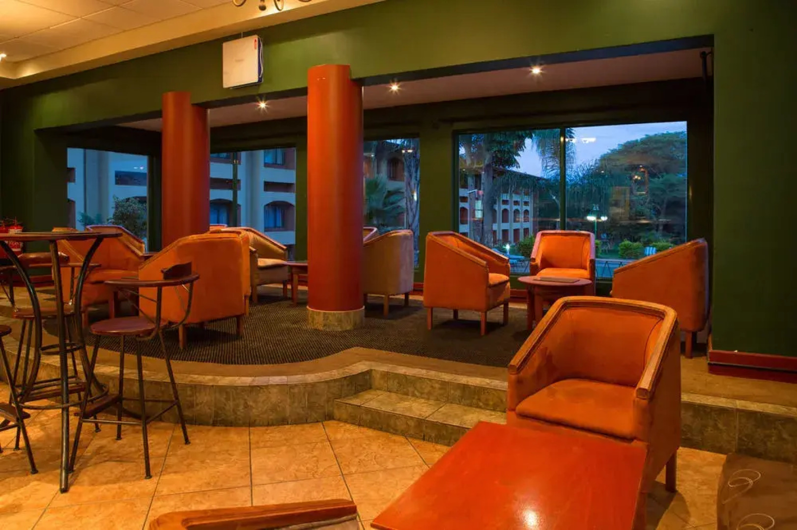 Cresta Golfview Hotel