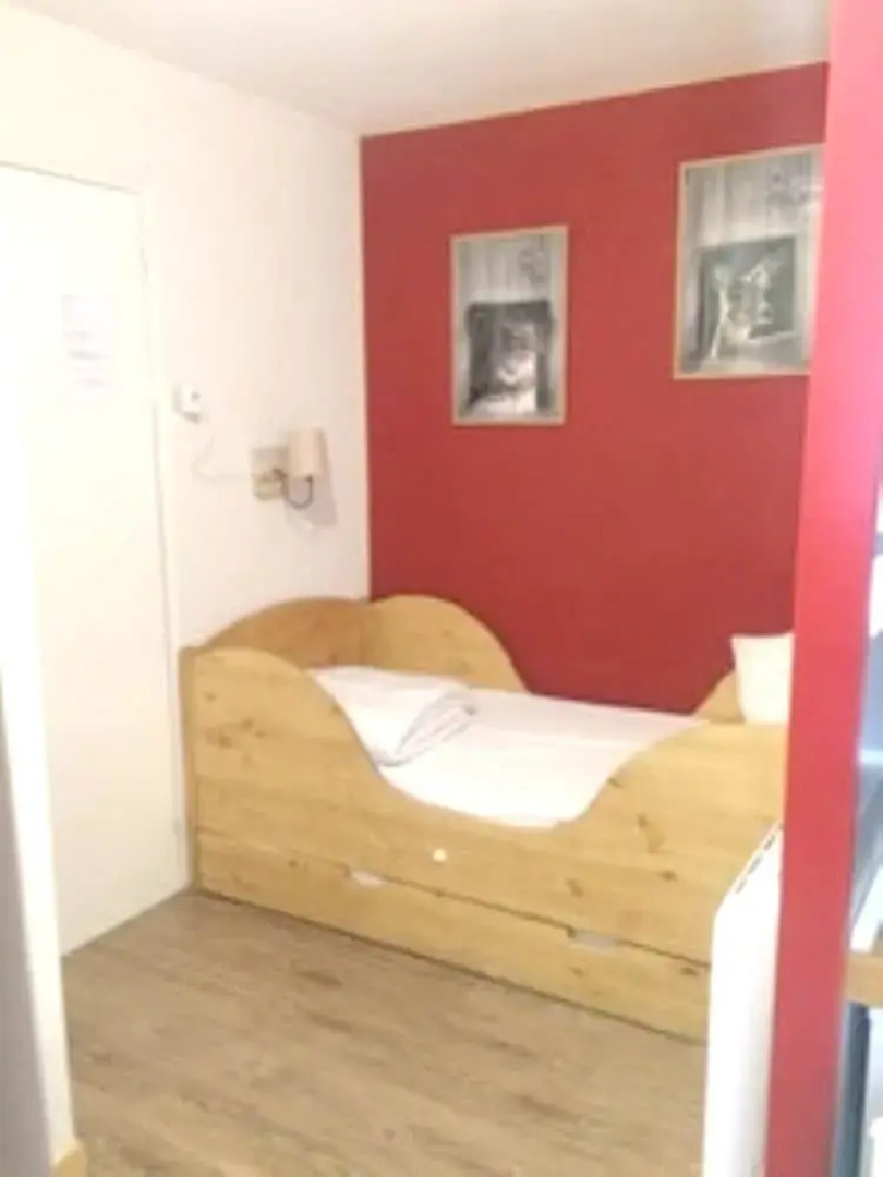 Studio in Font-romeu-odeillo-via, With Wonderful Mountain View, Furnished Terrace and Wifi