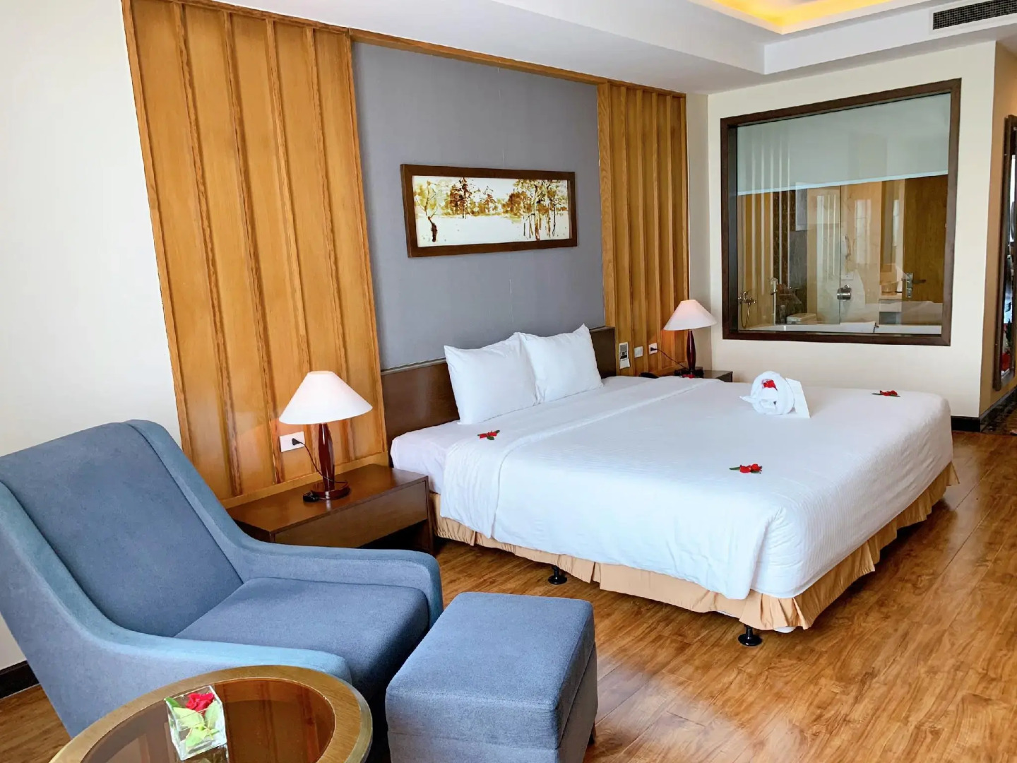 Muong Thanh Luxury Nhat Le Hotel