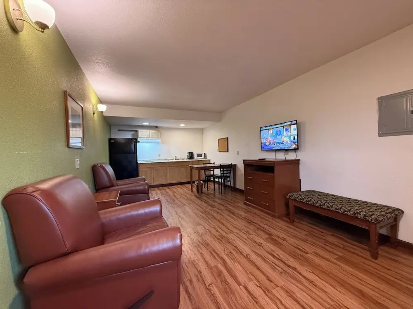 Relax Inn & Suites