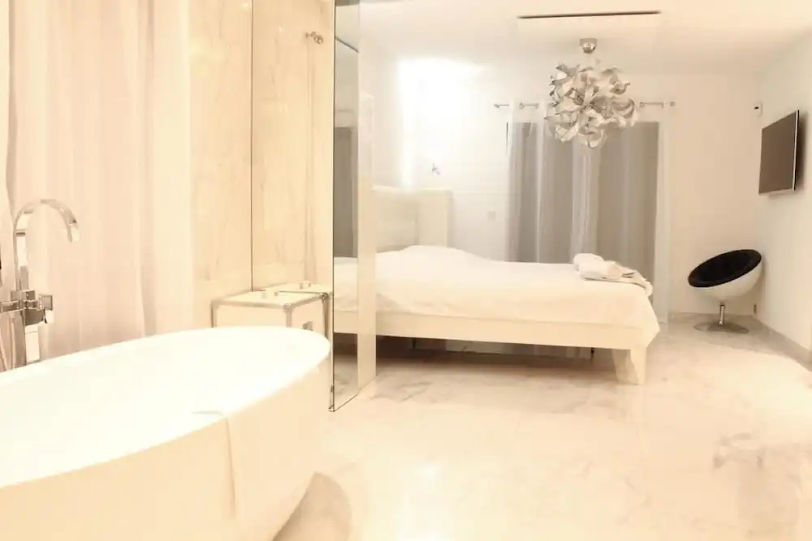 SHANGTASIA Luxury Art Room