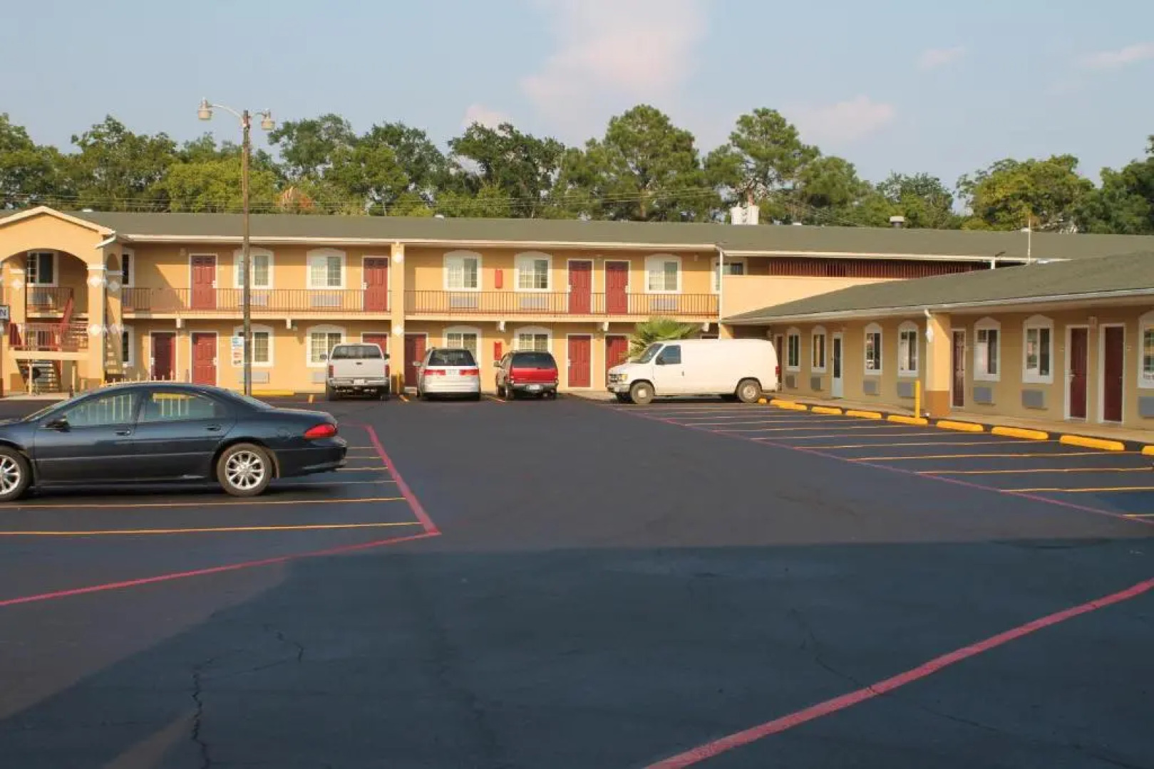 Continental Inn & Suites Nacogdoches TX / SFA  University/Downtown