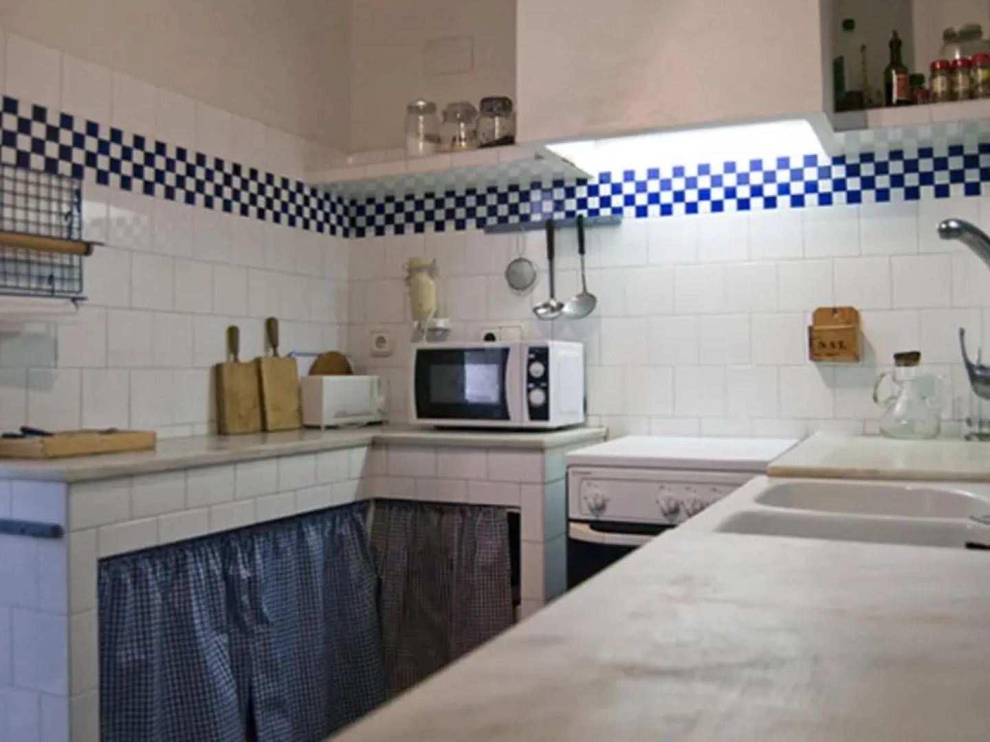 At303 Botigues de Mar