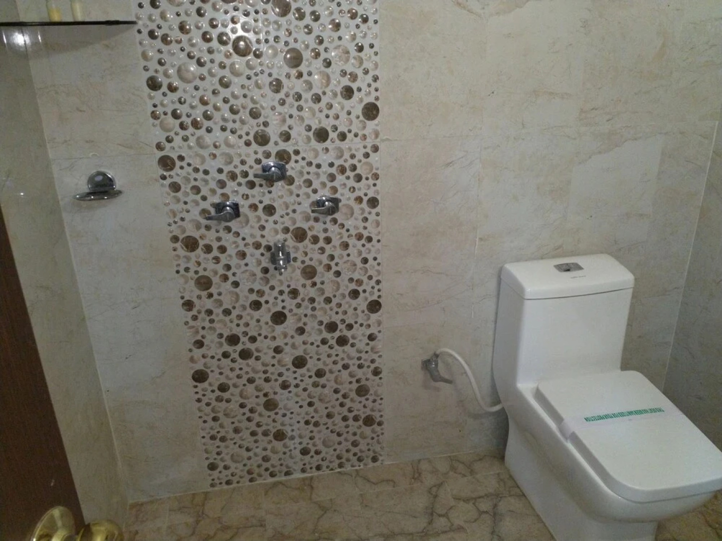 Tropical Toppings & Suite Rooms