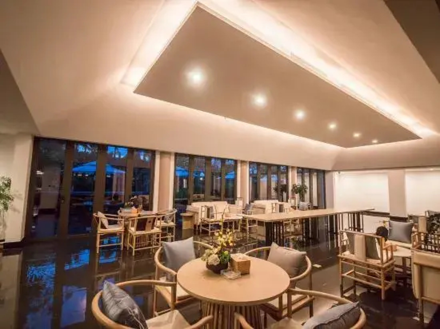 Ramada Encore By Wyndham Jiusuo Down Town