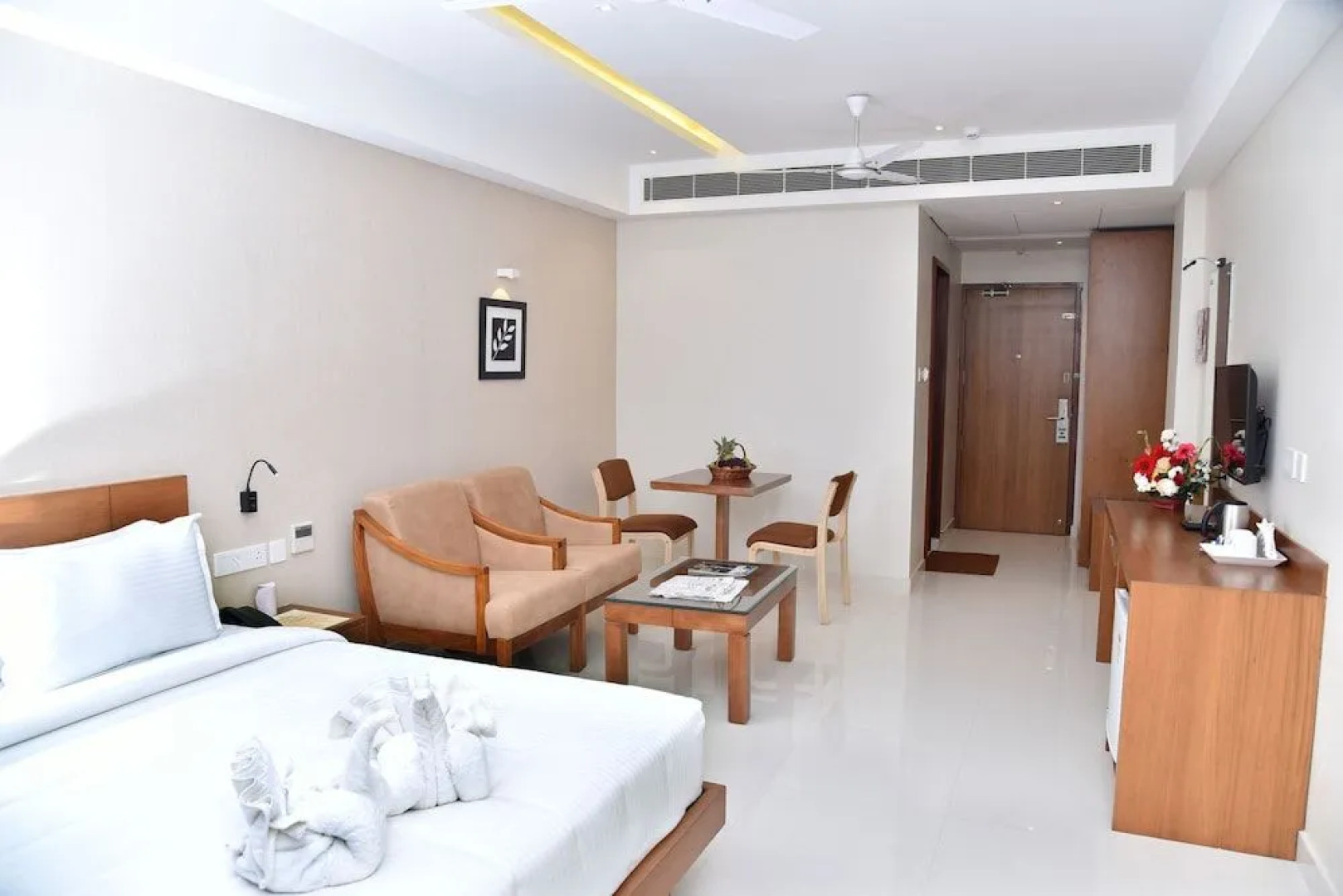 Navaratna Inn A Luxury Hotel