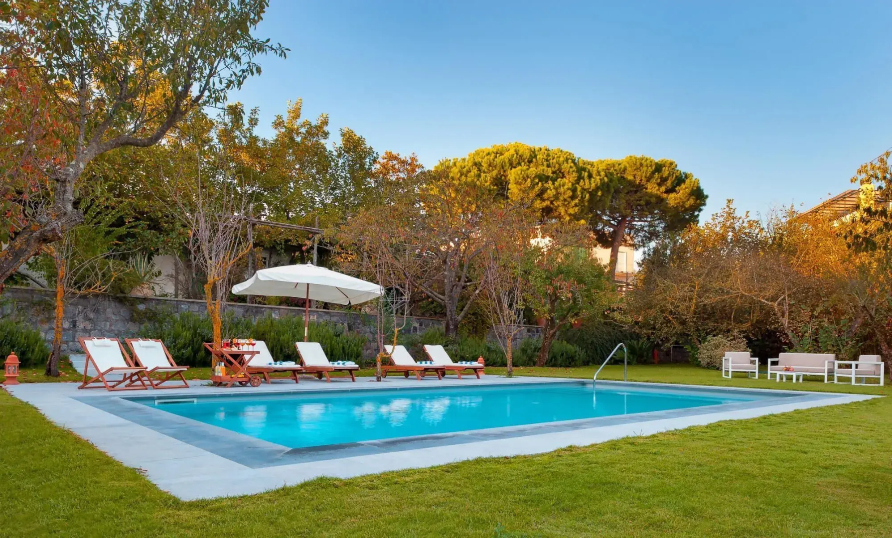 La Casa Bianca Pool And Garden