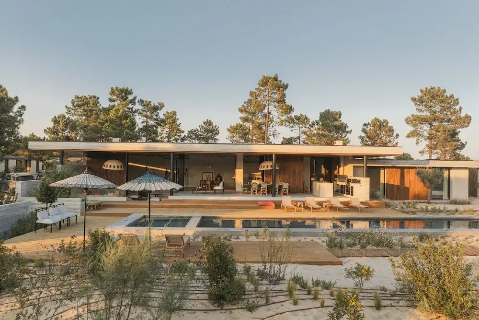 CL M Villa Retreat by Cadenzalux