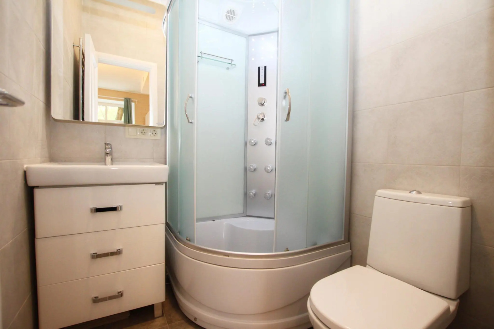 Tverskaya Street (Тверская Стрит) на улице Нижняя 5