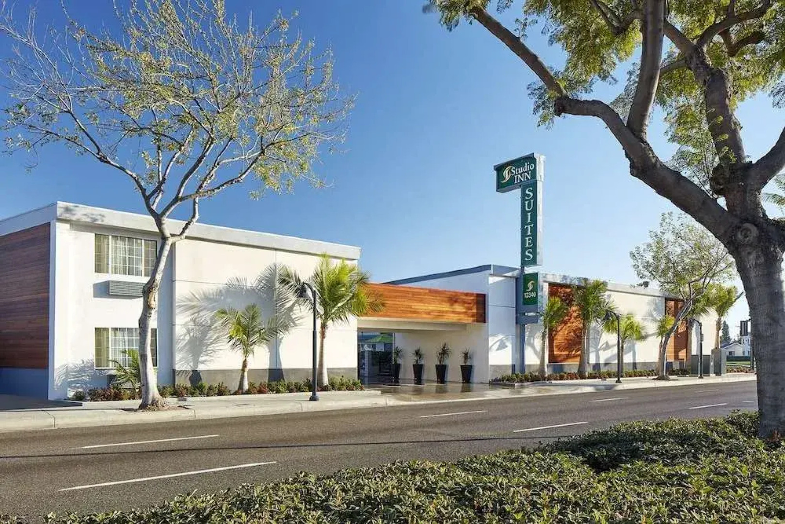 Studio Inn & Suites Downey